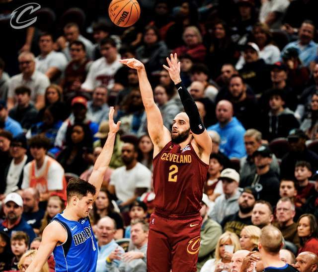 世界杯赛事直播平台-爆大冷！骑士10分完败西部鱼腩：全场鸦雀无声，哈登13分6失误